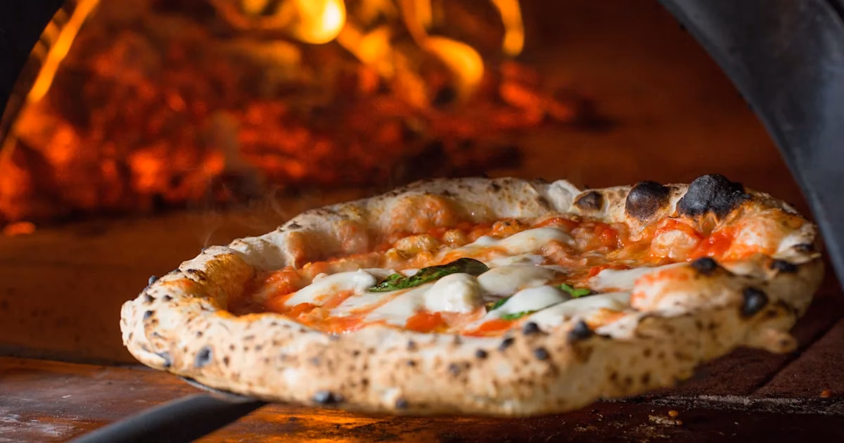 How did pizza become popular in the 20th century?