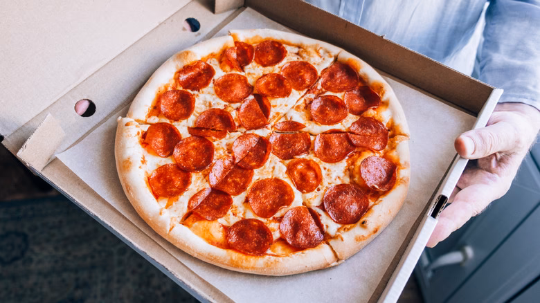 Why is pizza a popular fast food?