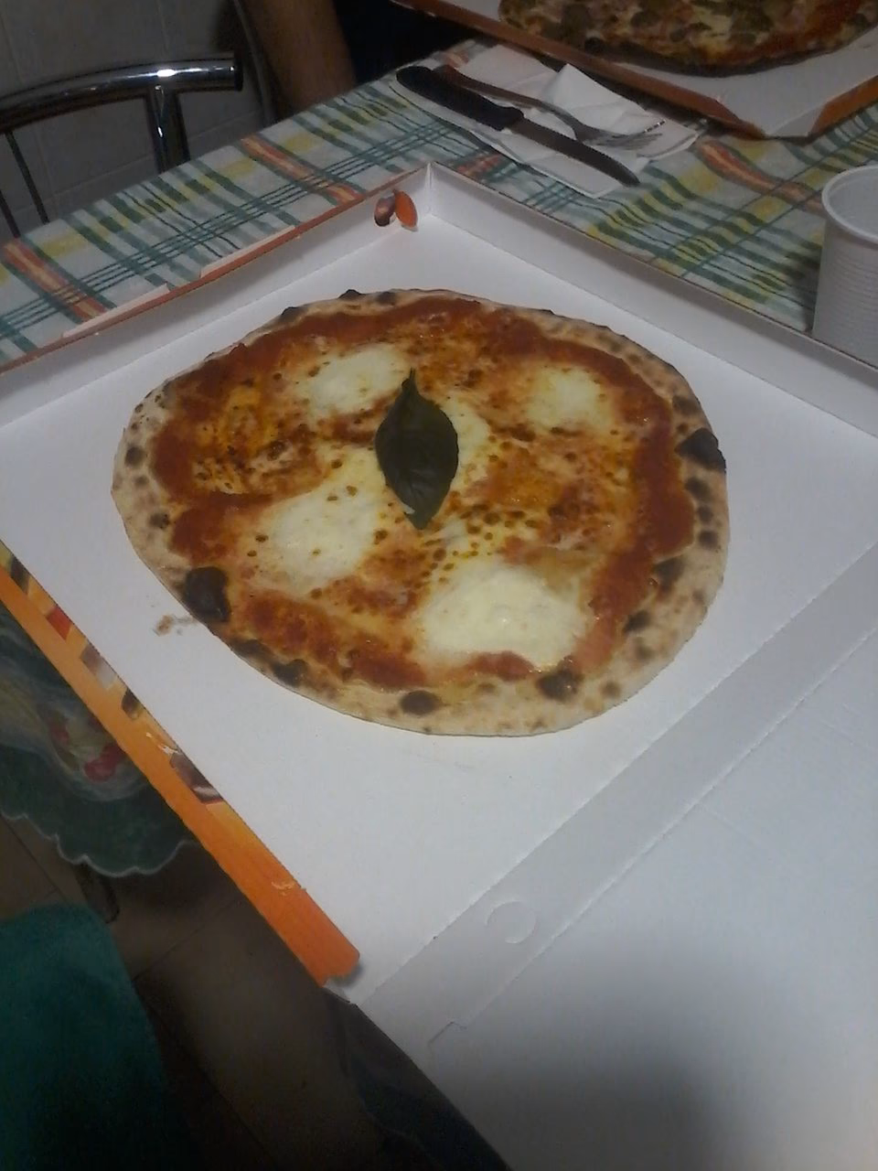 ¿Quién enseñó los trucos y medidas para hacer una buena masa de pizza?