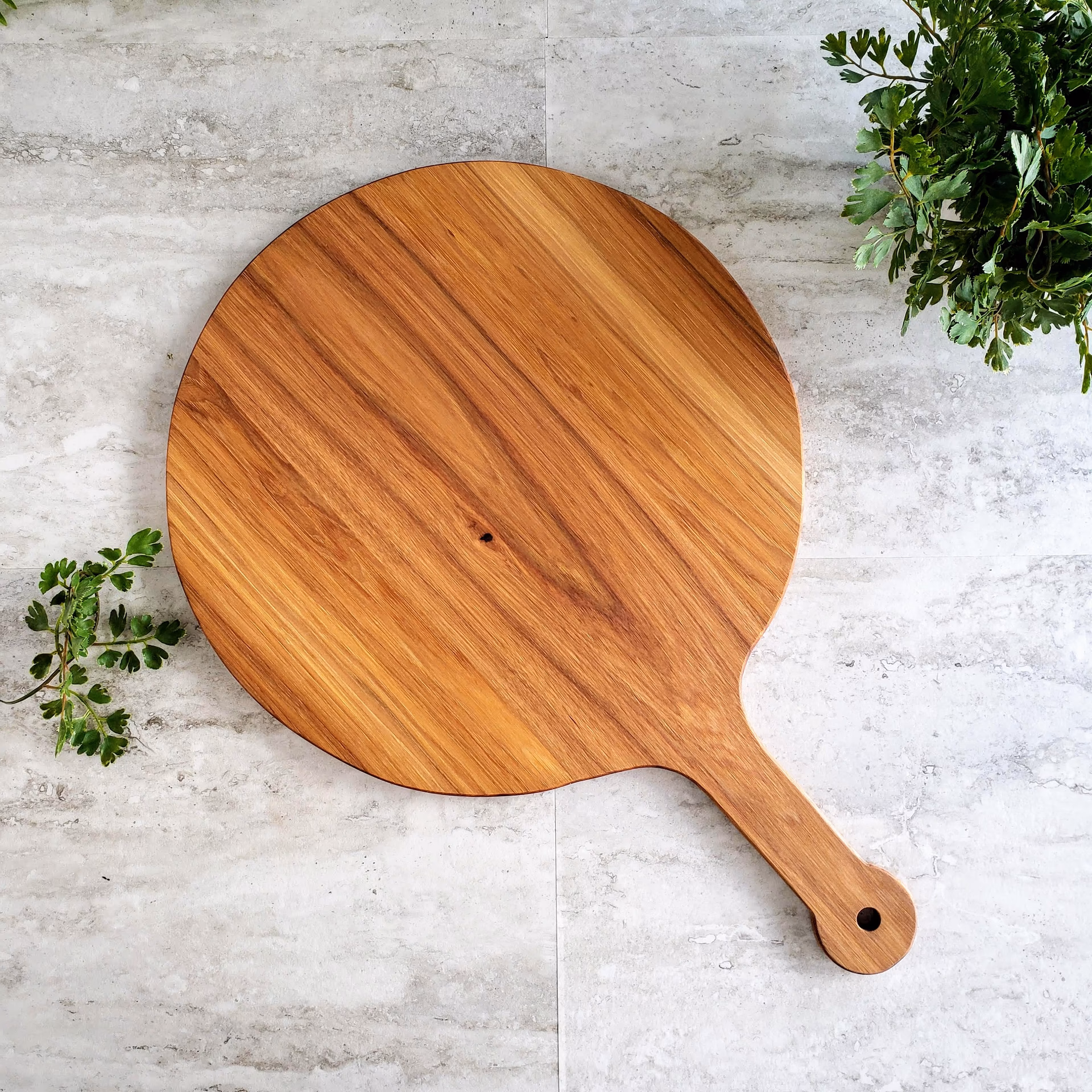 What size cutting board for pizza?