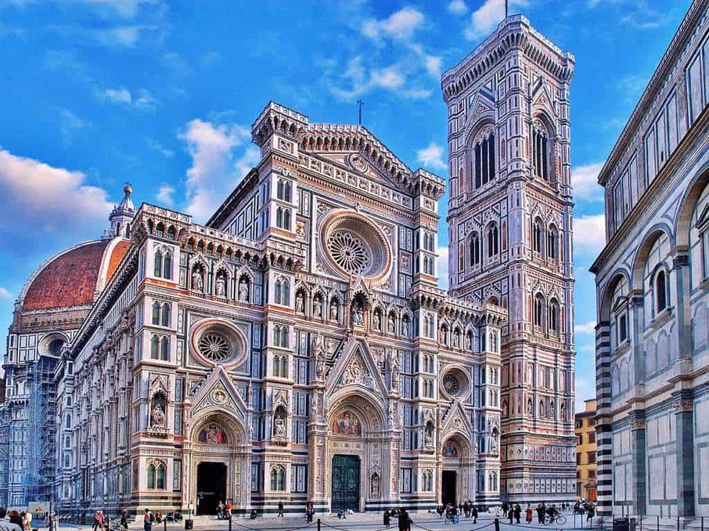Where is Piazza del Duomo located?