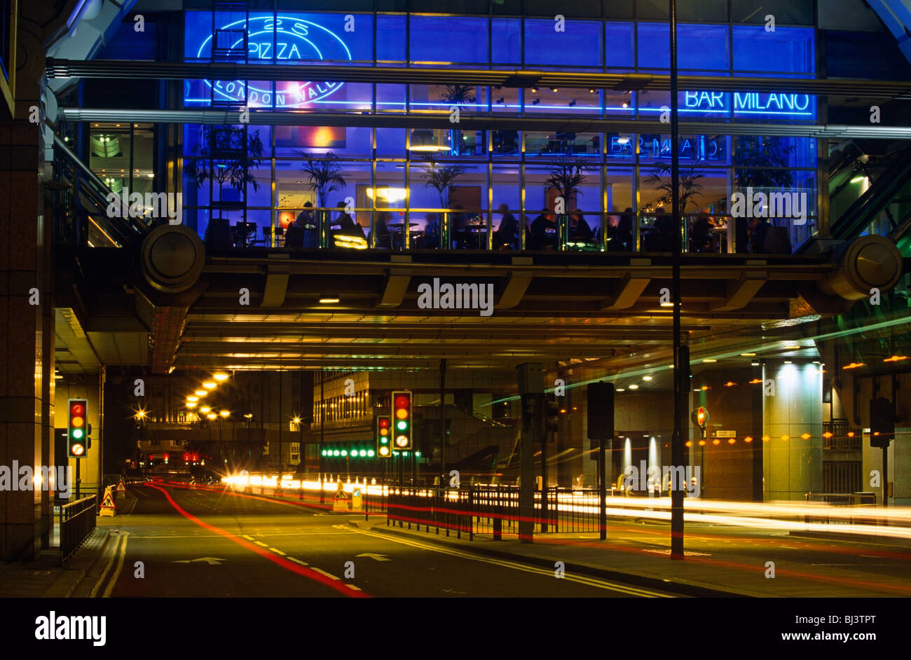 Does PizzaExpress offer free delivery?