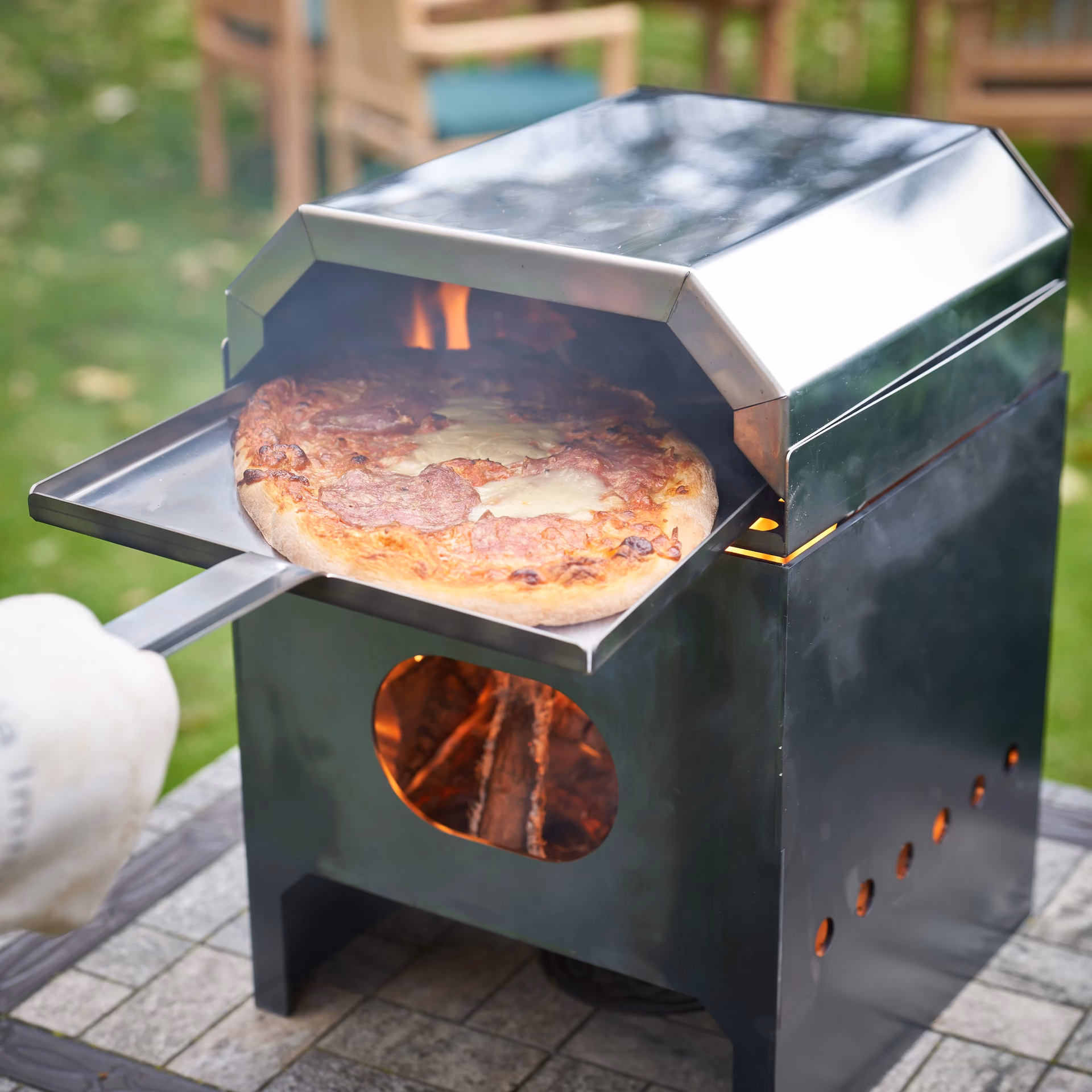 Can you cook pizza over a fire?