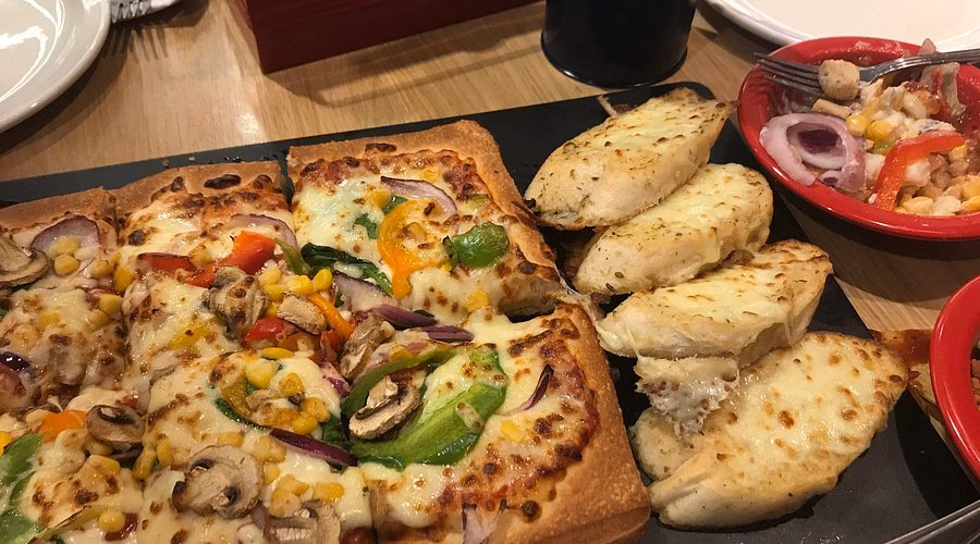 How many Pizza Hut restaurants are there in Birmingham?