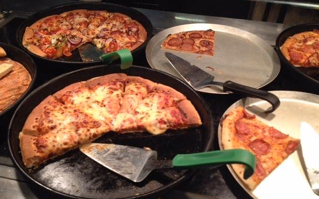 Does Pizza Hut have pizza?