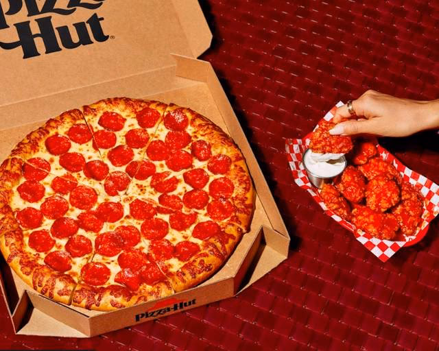 What is on a Milano Pizza at Pizza Hut?