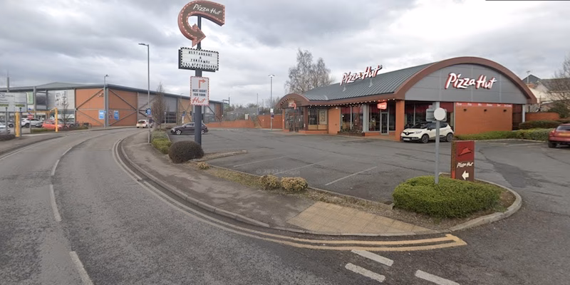 Does Pizza Hut delivery - Wrexham use wheatflour?