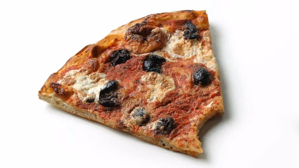 What temperature do you cook frozen pizza?