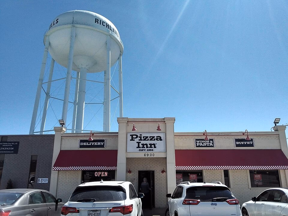 How many Pizza Inn locations are there in Fort Worth Texas?