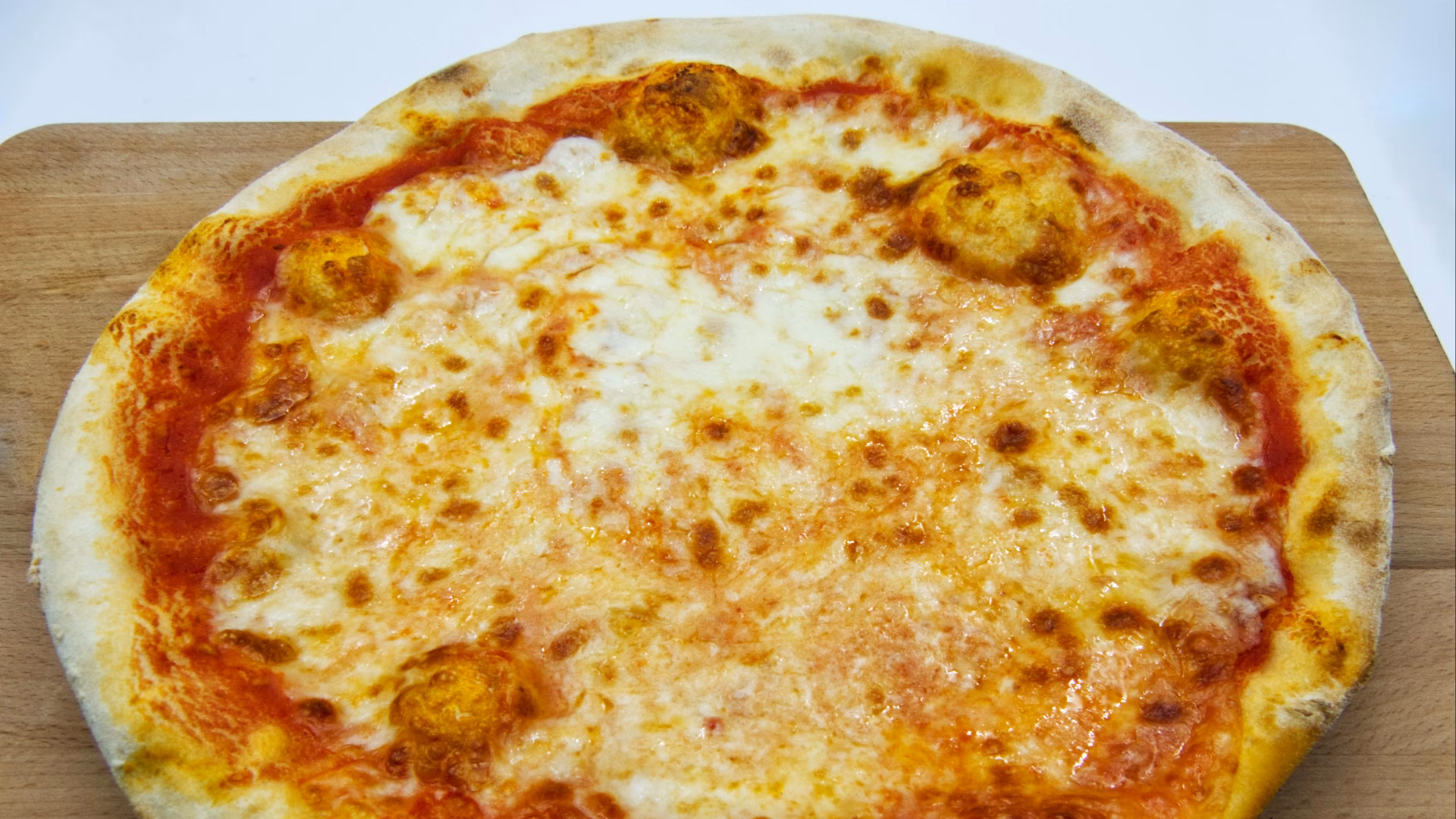 Wann gab es die erste Pizza in Deutschland?