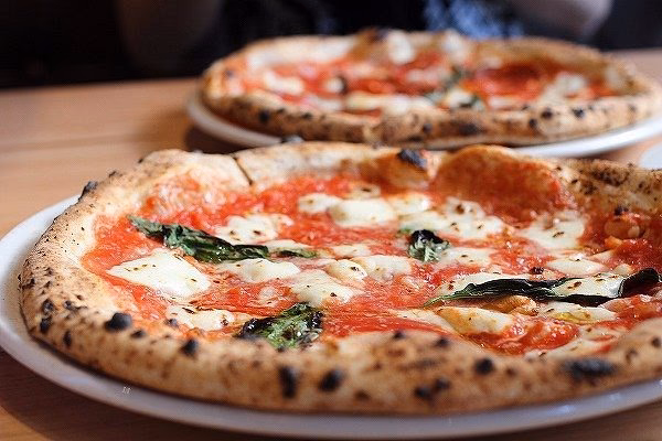 Does pizzeria libretto Danforth offer delivery?