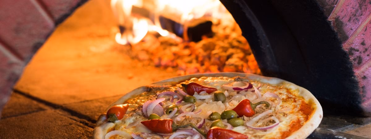 Wie wird die Pizza hergestellt?