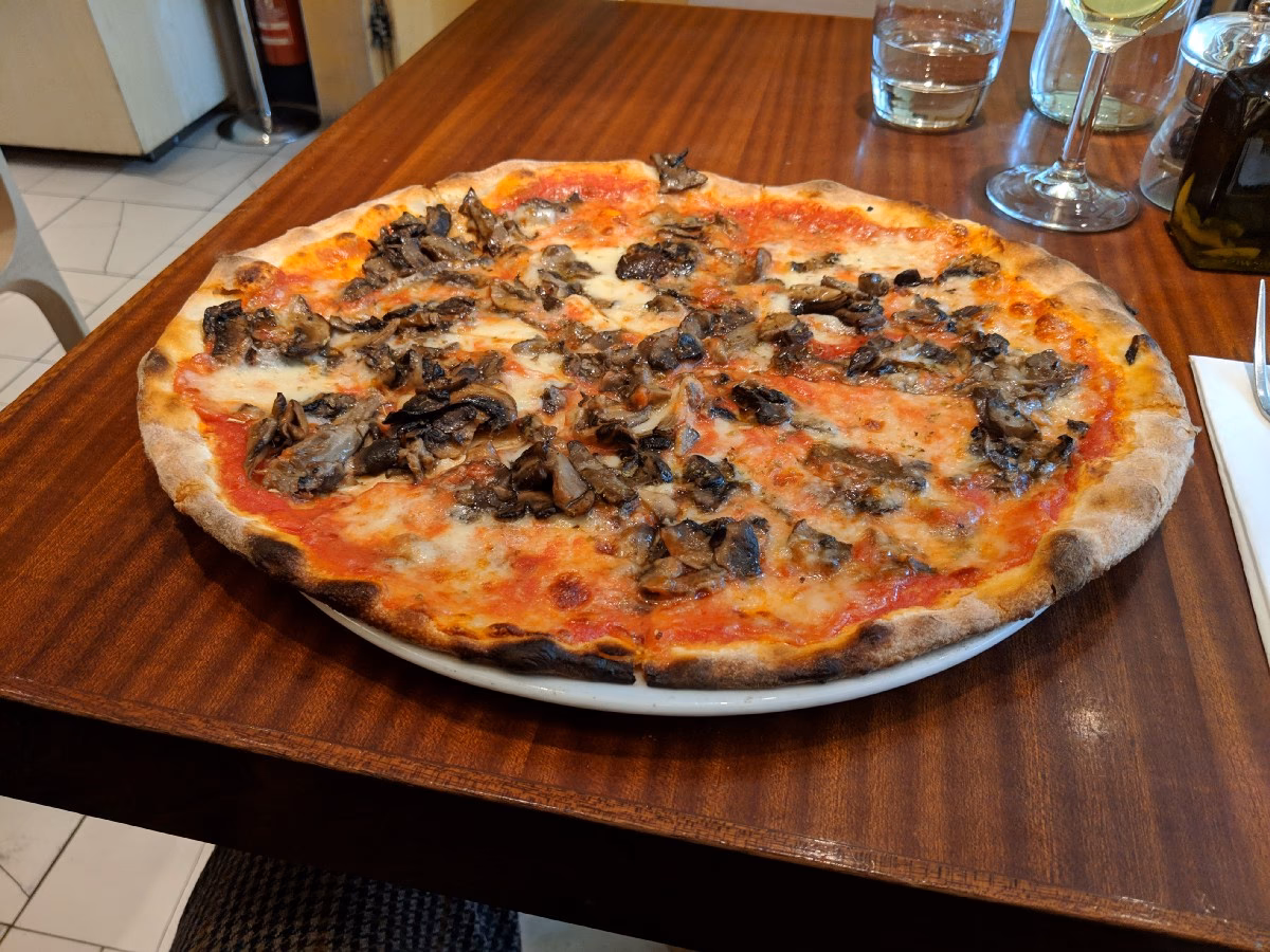 What is the rating of Roberto Pizza Romana?