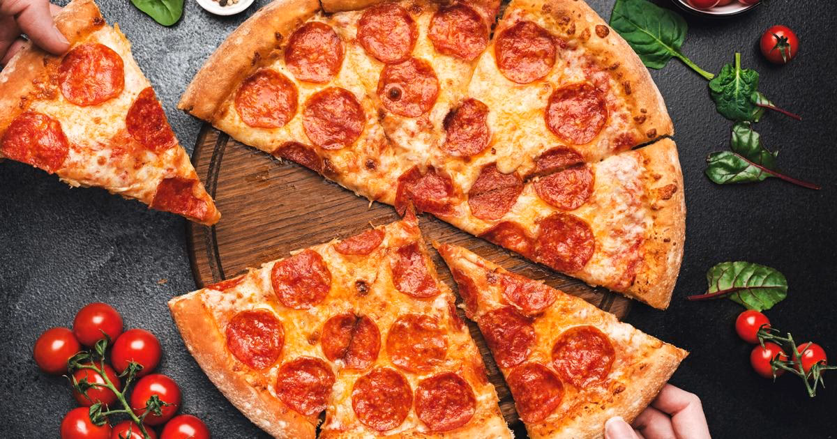 Does mozzarella cheese make a pizza taste good?