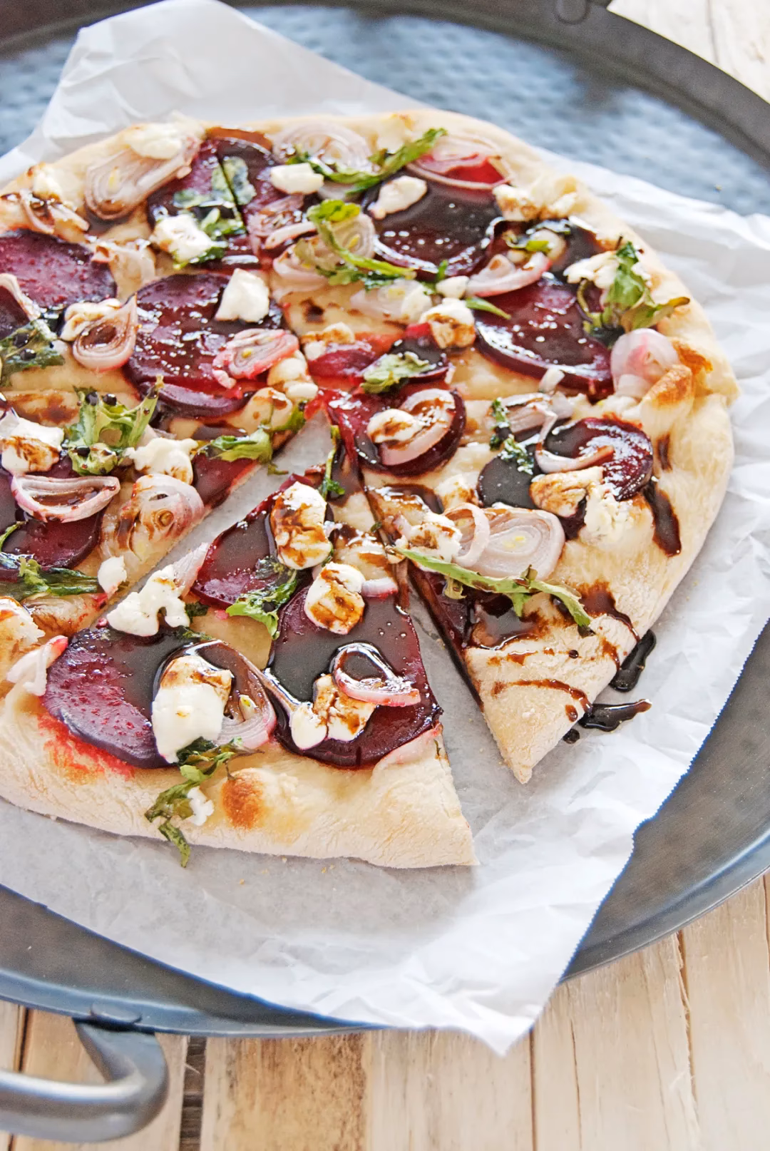 How do you make a homemade pizza with beets?