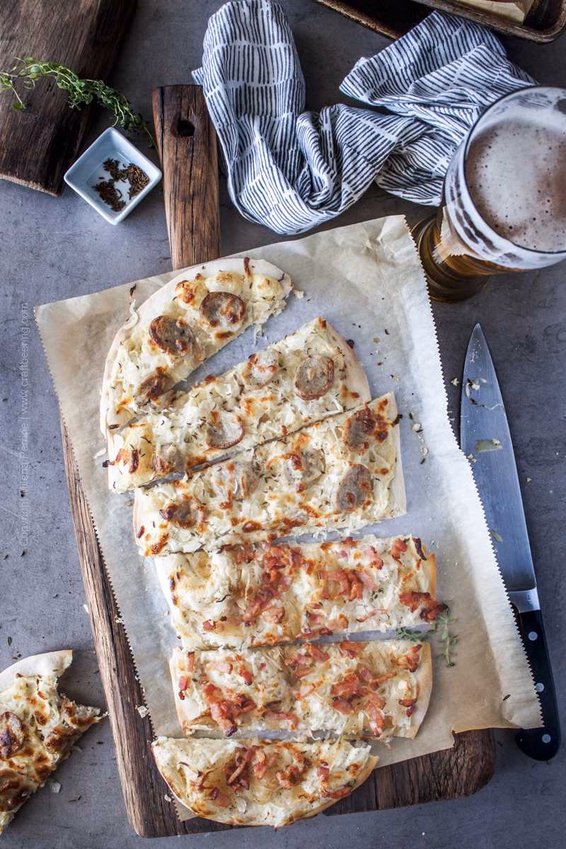 How do you make a sausage pizza crust?