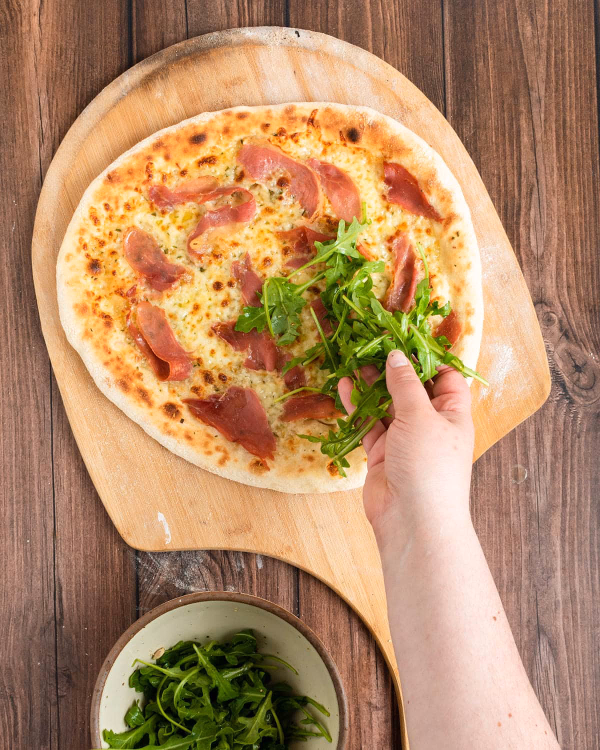 Can you use garlic olive oil sauce on pizza?