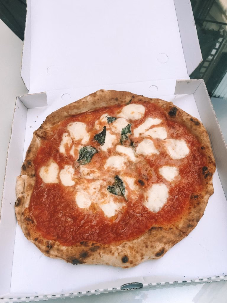 Where is pizzeria Starita a Materdei?