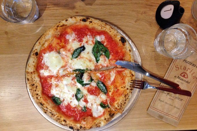 Where is pizzeria Starita a Materdei?