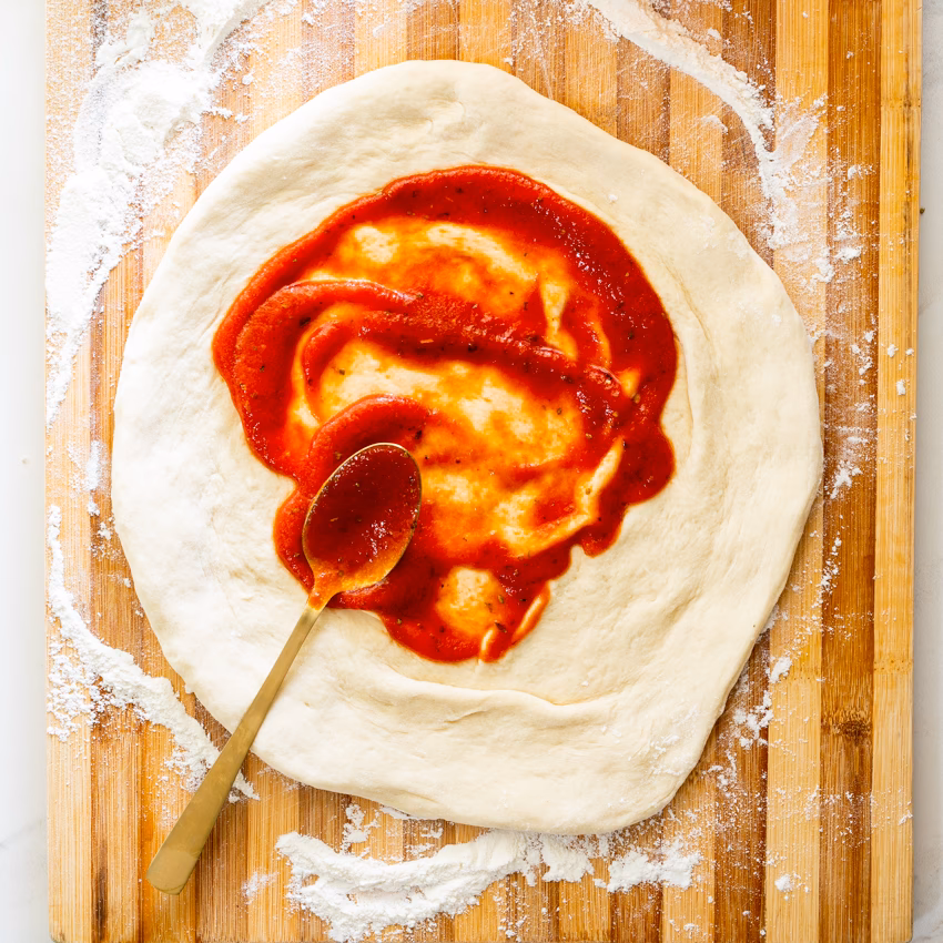 Can you use tomato paste in pizza sauce?