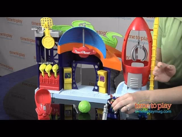 What do robot guards do in Pizza Planet?