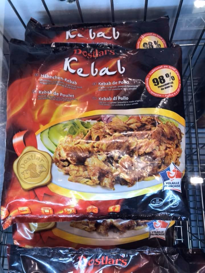 ¿Qué es la carne de kebab montada en pinchos?