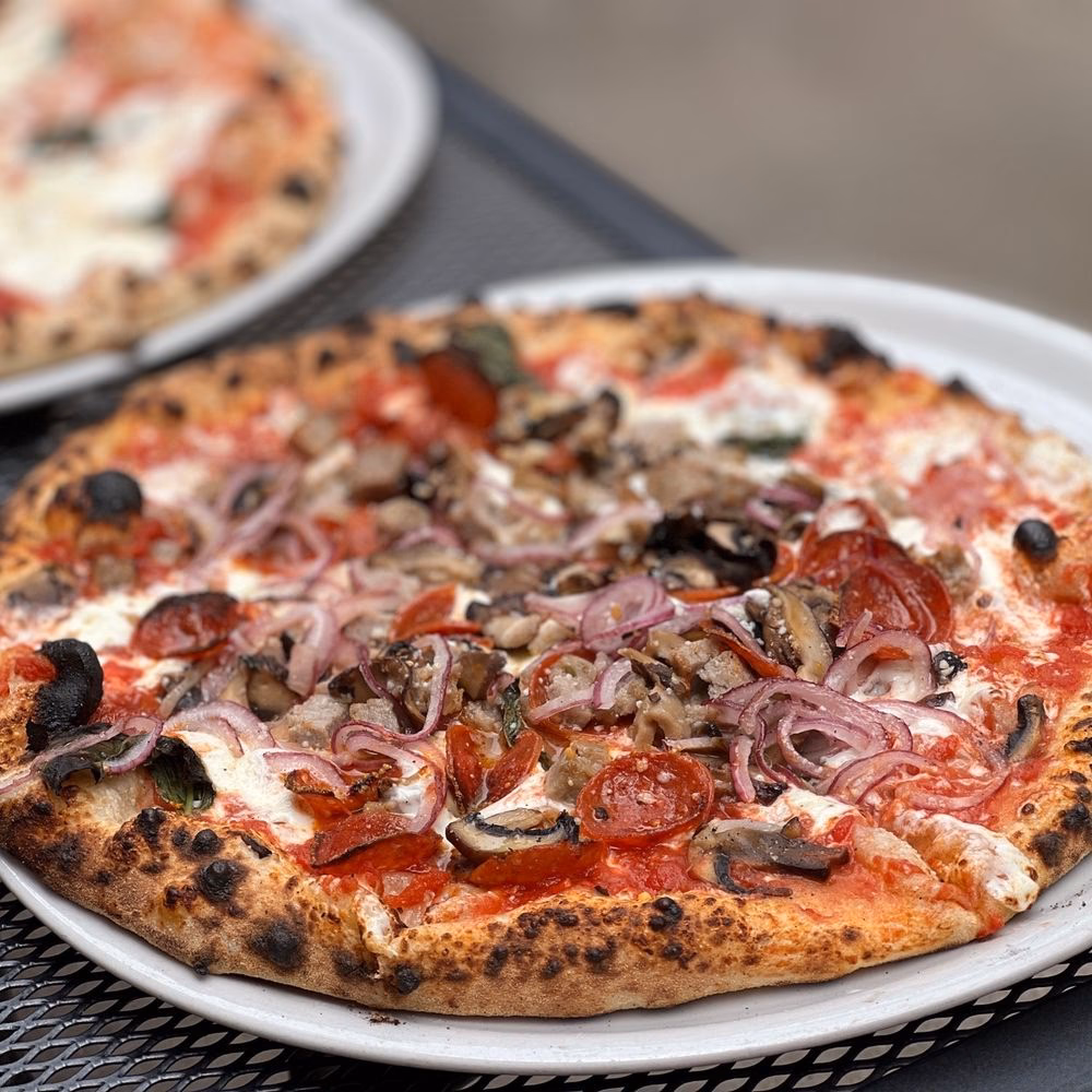 Who makes Goodfellas wood oven pizza?