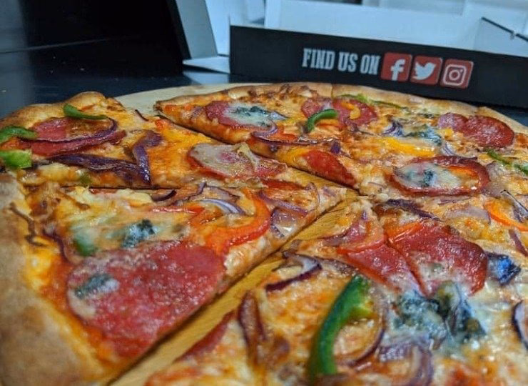 What to eat at Woody's pizza?